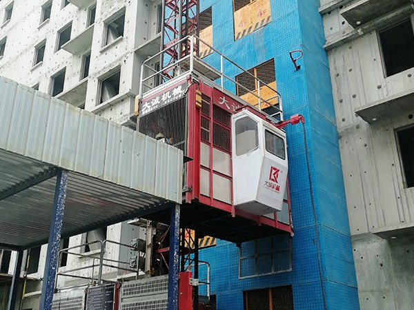 山西三建使用大誠機(jī)械施工升降機(jī)、物料提升機(jī)案例