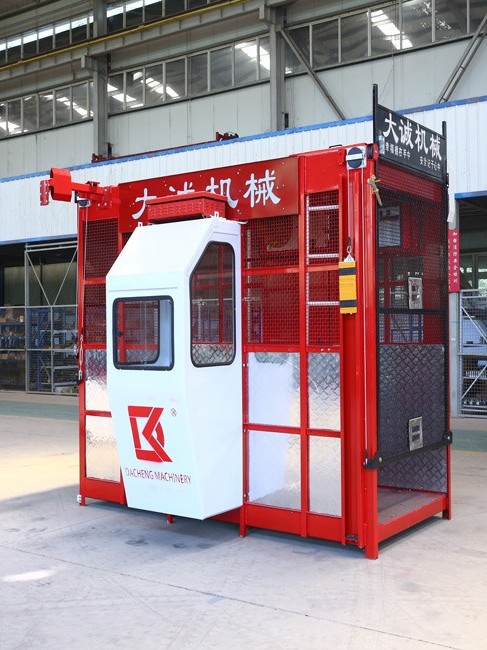 施工電梯安全運(yùn)行時(shí)的注意事項(xiàng)！