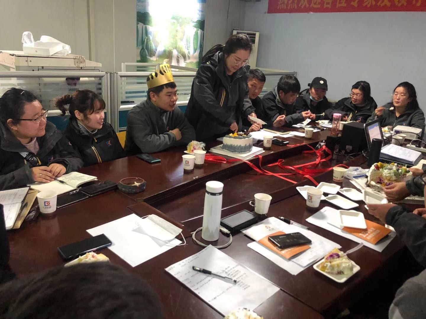 不忘初心,感恩同行 | 大誠(chéng)機(jī)械銷售會(huì)上不忘給員工過(guò)生日
