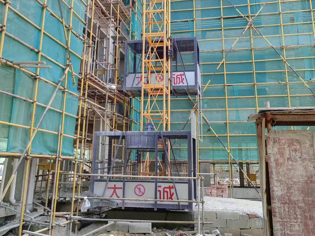 鋼絲繩物料機(jī)在建筑領(lǐng)域中有哪些具體應(yīng)用案例？